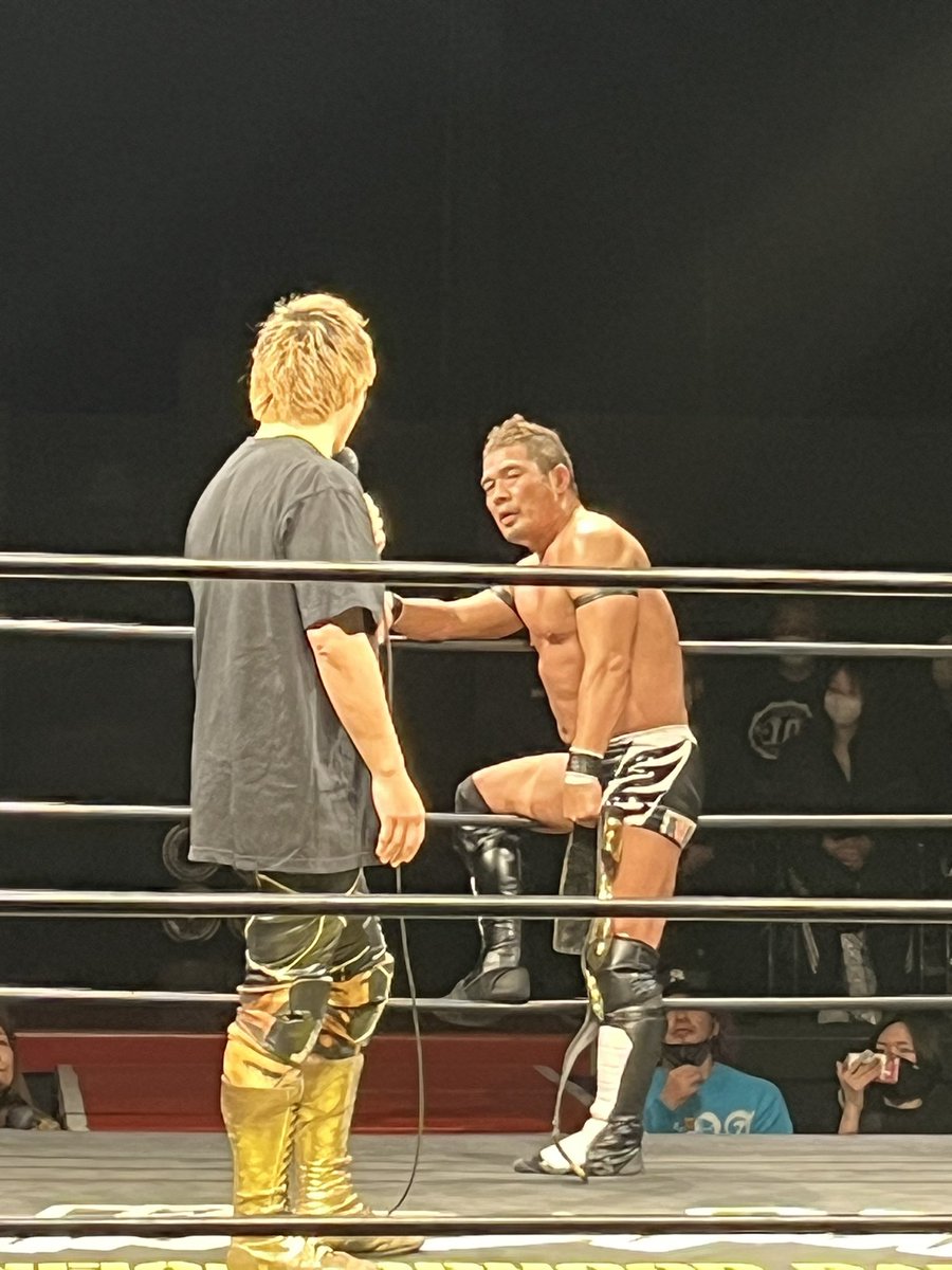 morimasukarasu's tweet image. 選挙の影響で
会場が高島平から新木場へ
1.31ガンプロ大会
#GunPro
メインの
モッチーさんVS冨永さん
ストマッククローとアイアンクローの攻防にしびれ
モッチーさんの締めないマイクに唸る
大家選手集会で
選挙に行こう！
ガンプロこそがスポーツ平和党だ！
帰りはタイホされた
香港国際警察マン