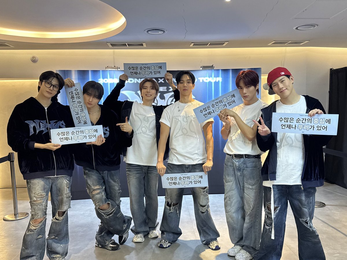 📸
2026 MONSTA X WORLD TOUR
[THE X : NEXUS] DAY 2

‘#MONBEBE’の、幾重にも重なる瞬間の真ん中に
いつも僕たちがいるよ🩵
幸せなコンサートは楽しかったですか？ 🎶
大歓声と応援でエネルギーチャージ完了🔋
明日も幸せな思い出を作ろう🩵

#モンスタエックス #몬스타엑스 #MONSTAX #MONSTA_X