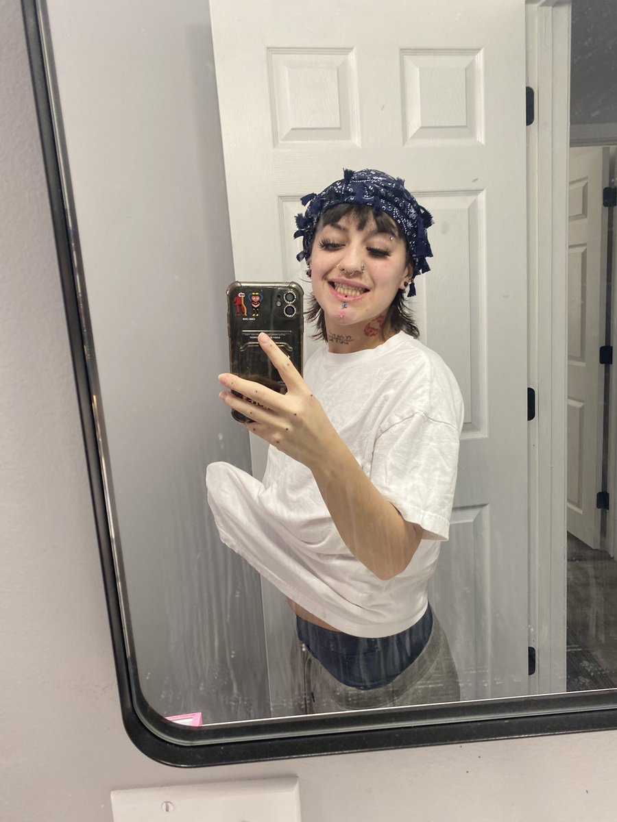 barbiexodolly3's tweet photo. im pretty sexy nbs. https://t.co/tVLpH2sA10