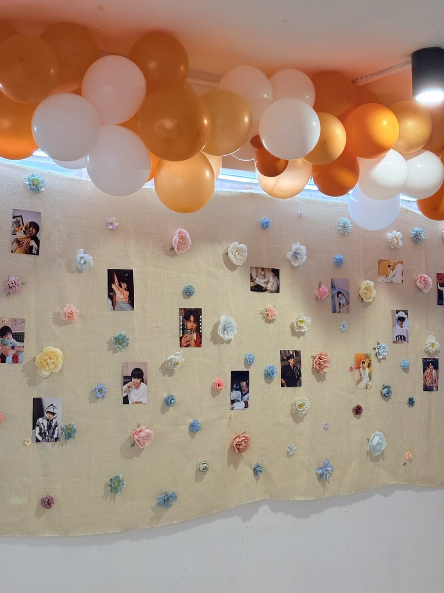 ขอบพระคุณลูกค้าแฟนด้อมคุณ #จางจี๋  ทุกท่านที่มาอุดหนุนร้าน Peony Diary  นะคะ 🧡🤍 

ยังมีอีกวันคือ วันที่ 1 กุมภาพันธ์นะคะ !! 
มาถ่ายรูป และ ดื่มน้ำ กับ ทาร์ตไข่ กันได้เลยยย  ☕️🥧 ! ! 
#张极 #ZhangJi  
#今天Jer个样 #TOP登陆少年组合 
#登陆少年组合 #TransfOrmProject