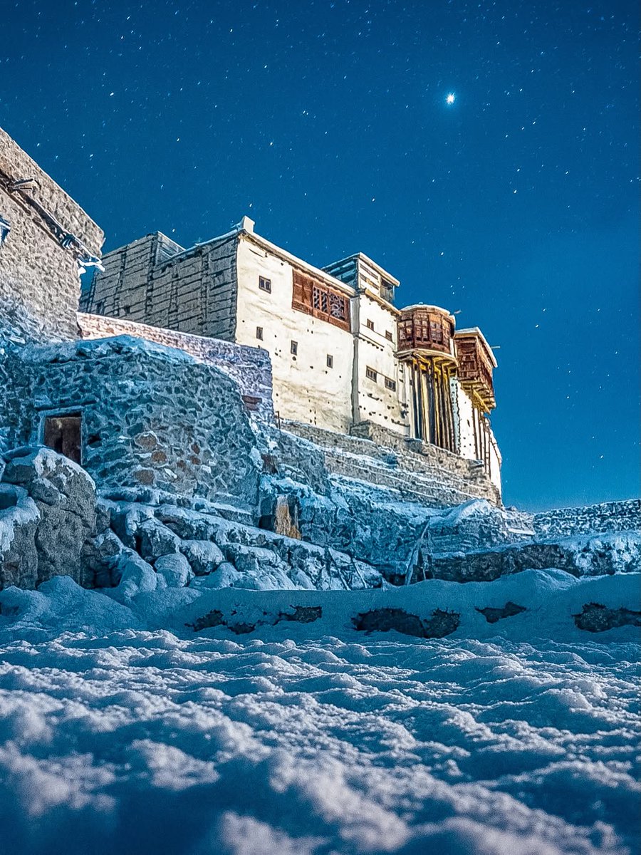 The_North_Blood's tweet image. Snow on the ground, stars in the sky, and centuries standing still.

#hunzavalley #winterwonderland #snowmagic #nightphotography #Baltit
#Karimabad #Karakoram #History #Heritage @AsmakLone
@MHuzaifaNizam @GBTourism_
@Razarumi @folkloristan @khwamkhwah @sabizak @Rainmaker1973