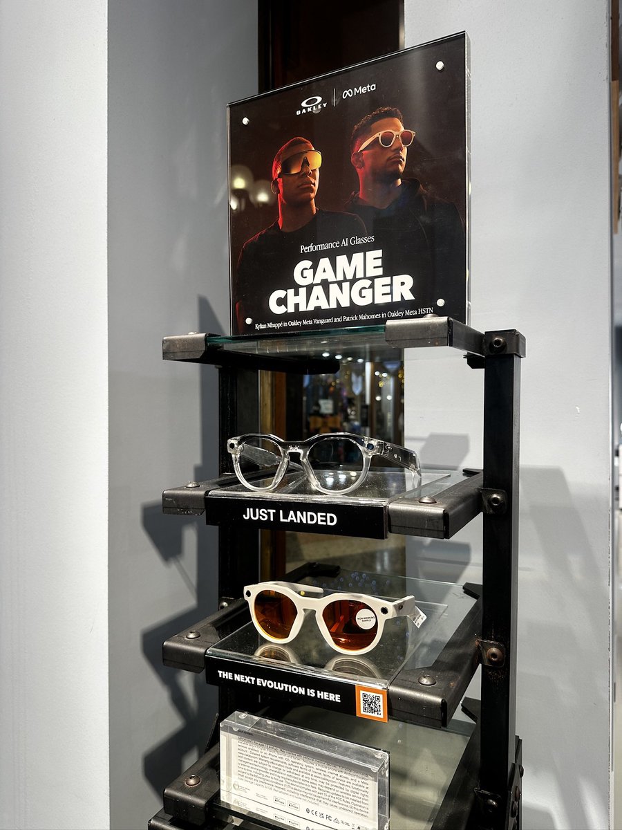 tengkunurlissa's tweet photo. hii friends, anyone’s interested in buying Meta Rayban &amp; Oakley? eta is on the 4th february. nak ambik terus after landed pun can. price lists for Meta Rayban Gen 2;

clear - RM1950
polarized - RM2050
transition - RM2250

dm or for fast response whatsapp me at +60142072114. https://t.co/CixS3qX9FO