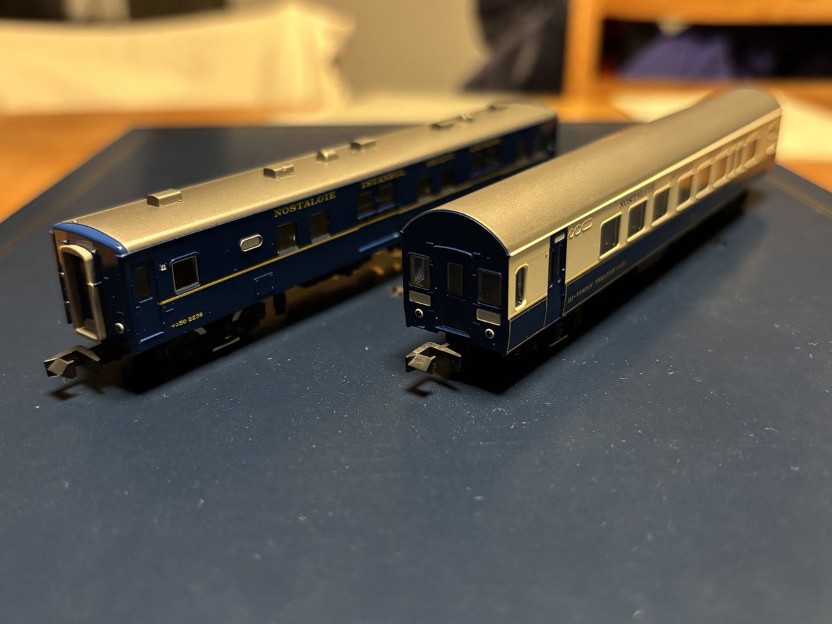 今年最初の入線報告を。 オリエント急行'88のマニ50とオニ23です。オク