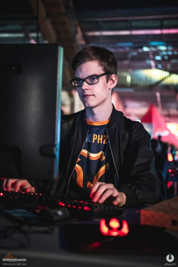 TheBrawlCentral's tweet photo. 🚨BREAKING🚨
2018 2v2 World Champion Addymestic and Myst have entered the Rivals of Aether II EU doubles bracket under the team name "brawlhalla".
They are the No. 2 seed in the tournament.
#Brawlhalla #BHEsports https://t.co/uN519OrApg