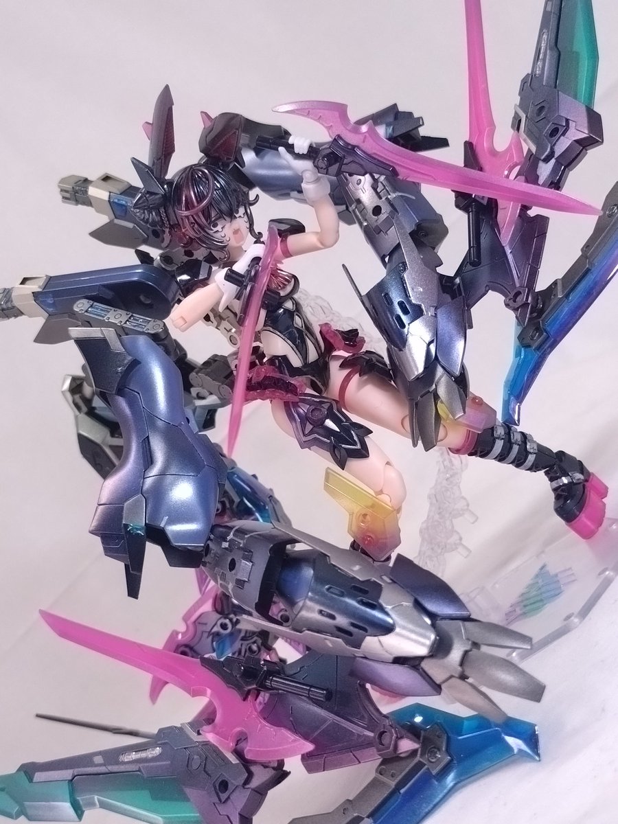 #メガミデバイス
デザイアメイデン　レイダー改め

レイダーちゃん希少種「はやて」

これにて完成ですヽ(=´▽`=)ﾉ
コウモリモチーフというところから
モンハンのナルガクルガを
極度の引っ込み思案な感じから
姿を消す特性を持つ希少種を
それぞれイメージして製作しました

以下詳細
(1/6)