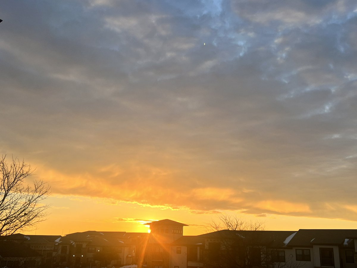 swarrencreative's tweet photo. I love the way this day is rolling in. “Great is His faithfulness.”

#sunrise #oklahoma #photography #artist #hopeful https://t.co/PicZfy6gK3