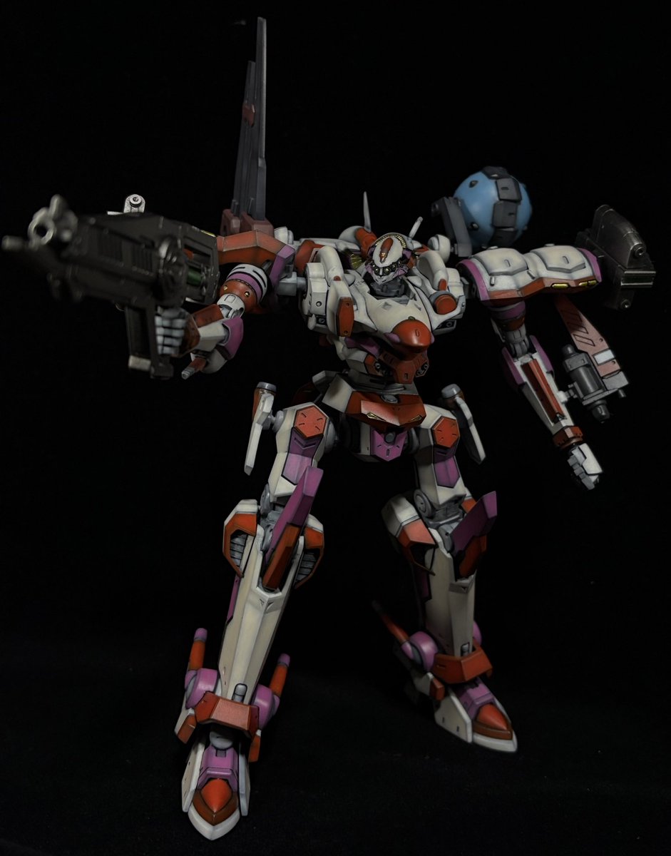 #今月作ったプラモ晒そうぜ
#今月作ったガレキ晒そうぜ
そんなものは無いって昨日言ったけど、よくよく考えたらルージュ作ったやんけ！！！！！！！！！