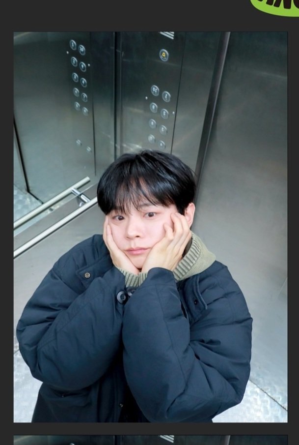 chi__cheeee's tweet image. 떡국하나더묵었다고
같은 포즈인데 오른쪽은 어른미를 숨기지못함