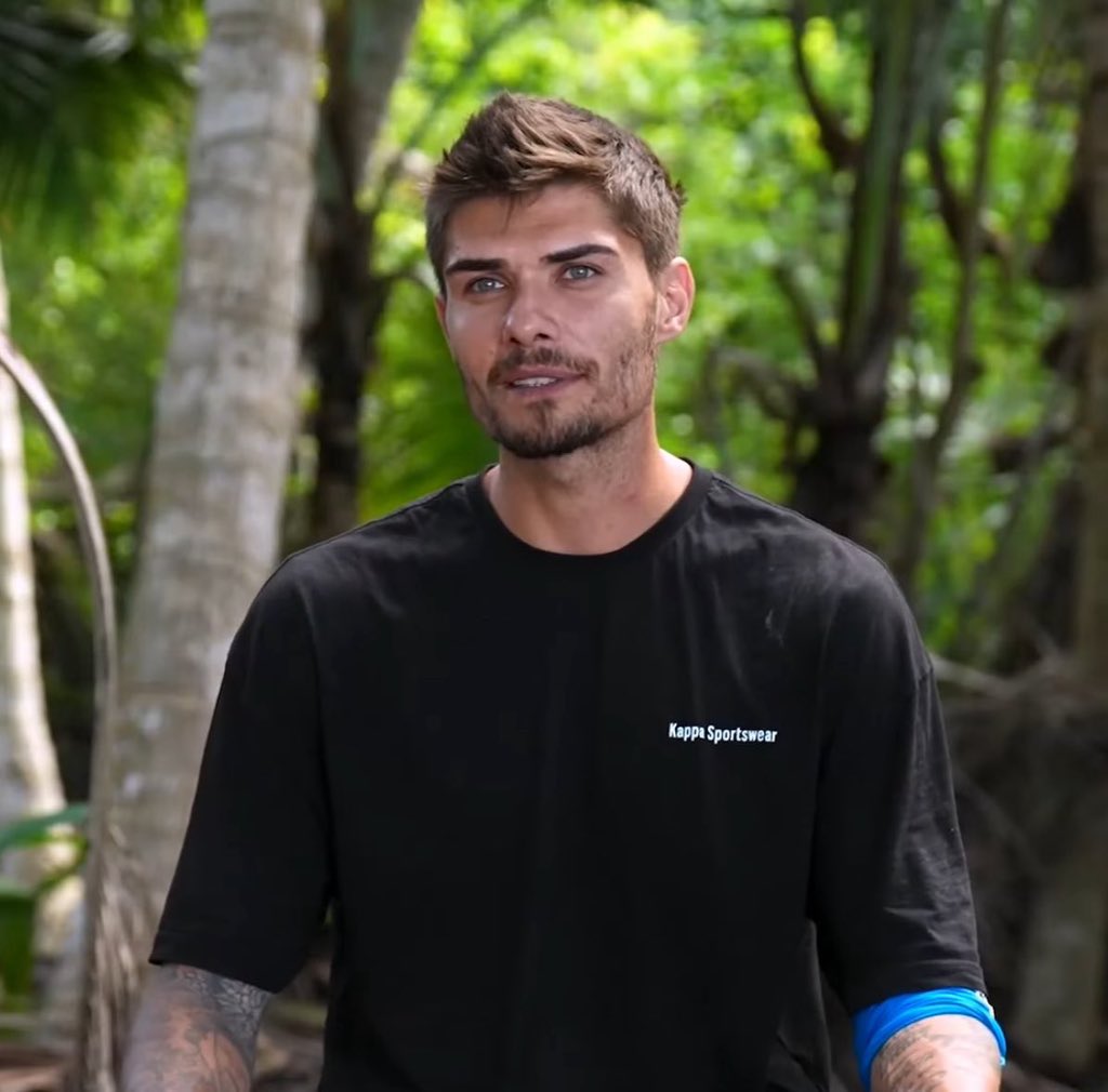 Barış Murat Yağcı’nın yanındayız.. BMY böyle bir bataklığa düşmez, temizdir diye düşünüyorum. 🙏🏻

#BarışMuratYağcı #Survivor2026