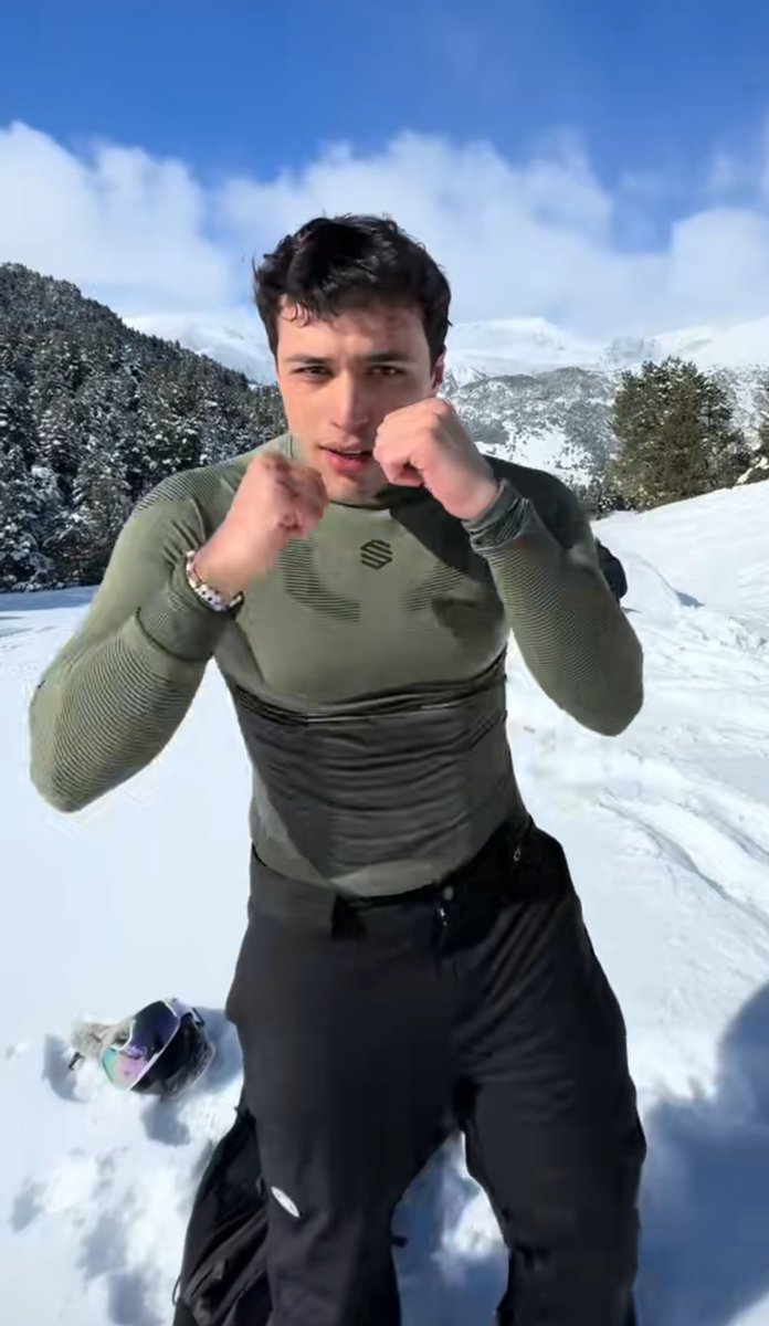 Maria93c's tweet image. Tinho... 🔥