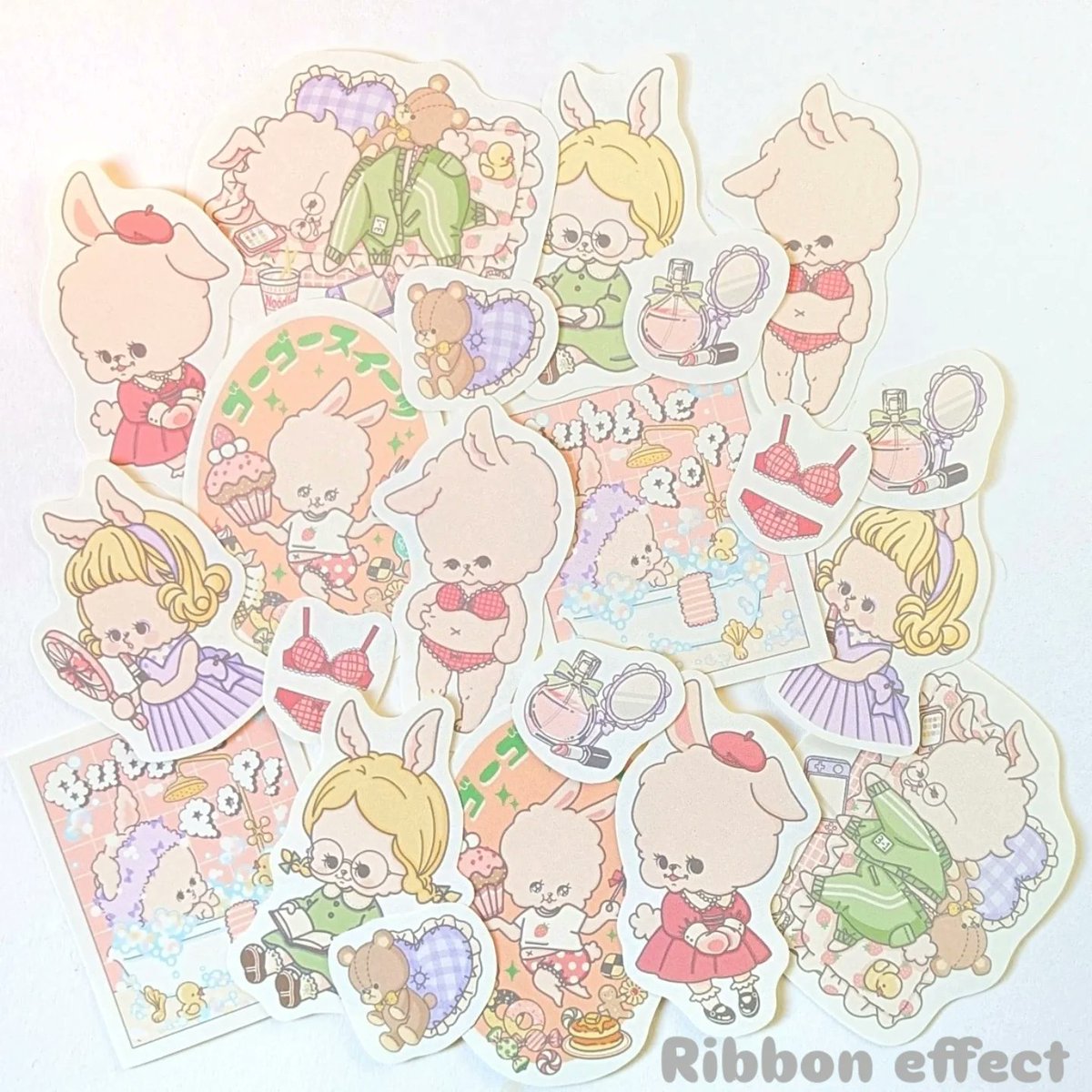 【販売開始🐰】 おめかし大好きな「オン」と、お家でだらだらの「オフ」。
そんな女子のリアルな日常を詰め込んだ うさぎちゃんのフレークシールセットが minneにて販売スタートしました！✨

📍販売ページはこちら （minne.com/@ribboneffect🔗）

#シール　 #手帳　 #うさぎ　#紙もの　#minne