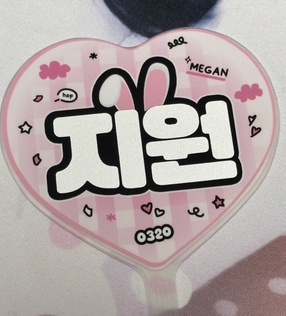 jiwon_9800's tweet image. 260131 프로미스나인 ENCORE CONCERT

지원이가 내가 만든미니 우치와를 받아가줬다...💧

#프로미스나인 #fromis_9
#박지원 #parkjiwon