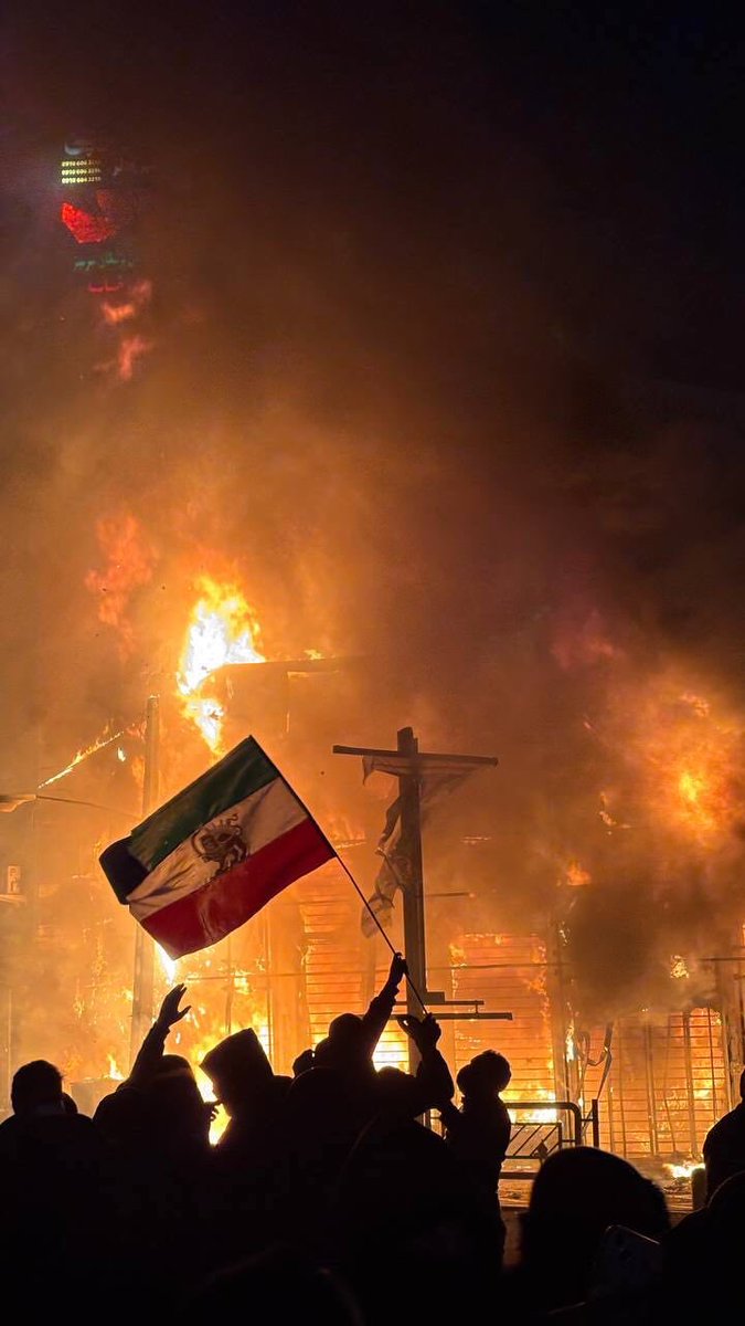 hanna_tehrani's tweet image. Jag är glad att internet har kopplats upp igen och att kontakten med Iran är återställd.

Det finns ingen större styrka än att höra att det som först bryter tystnaden inte är sorg eller underkastelse, inte rädsla eller tvivel - utan ett enda, oresonligt rop: kampen fortsätter.…