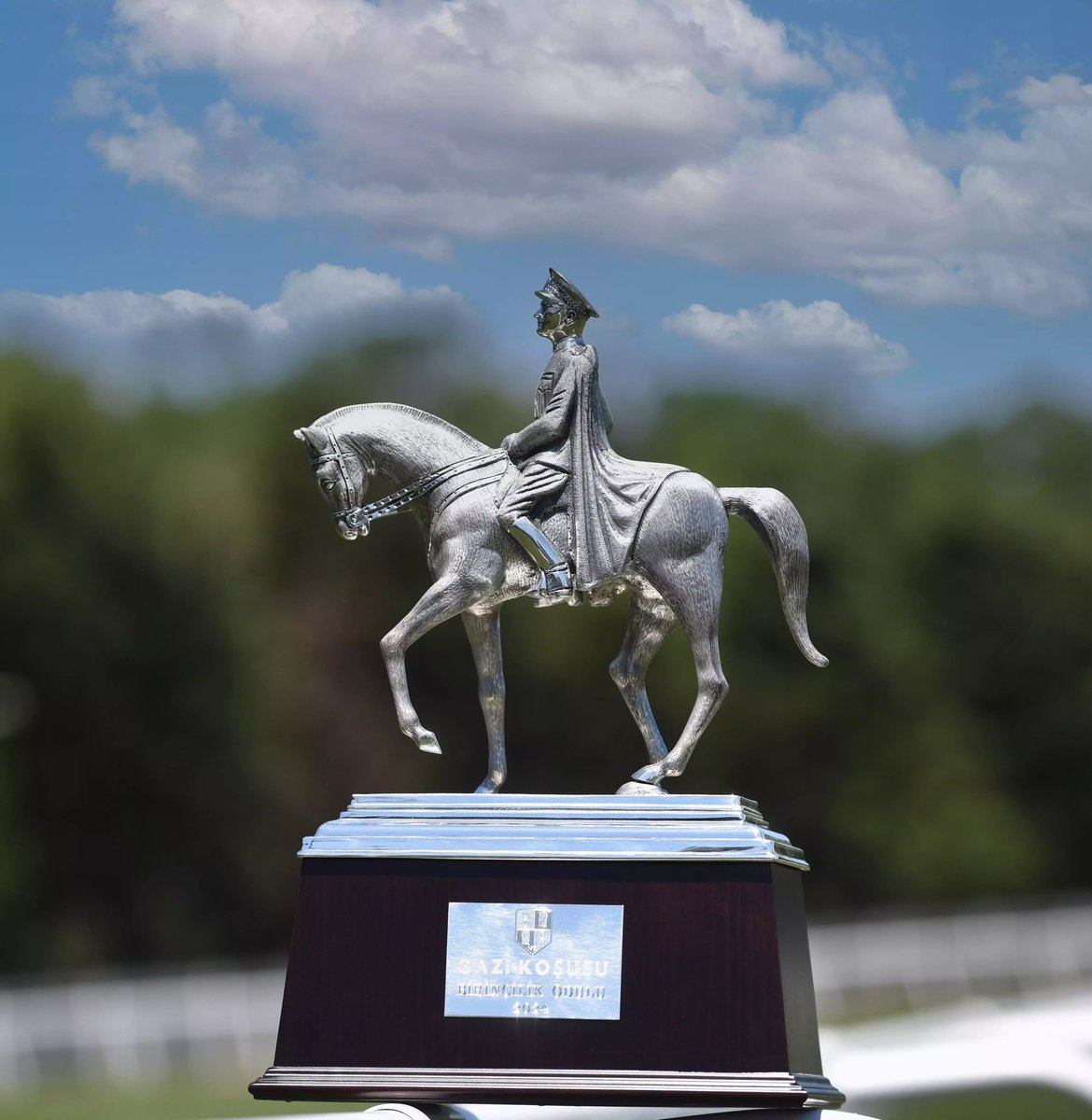 100. Gazi Koşusu, Türk atçılığının hafızası, geleneği ve onuru olarak; planlandığı üzere 28 Haziran Pazar günü İstanbul Veliefendi Hipodromu’nda, tüm anlam ve değeriyle koşulacaktır.

🇹🇷🏆