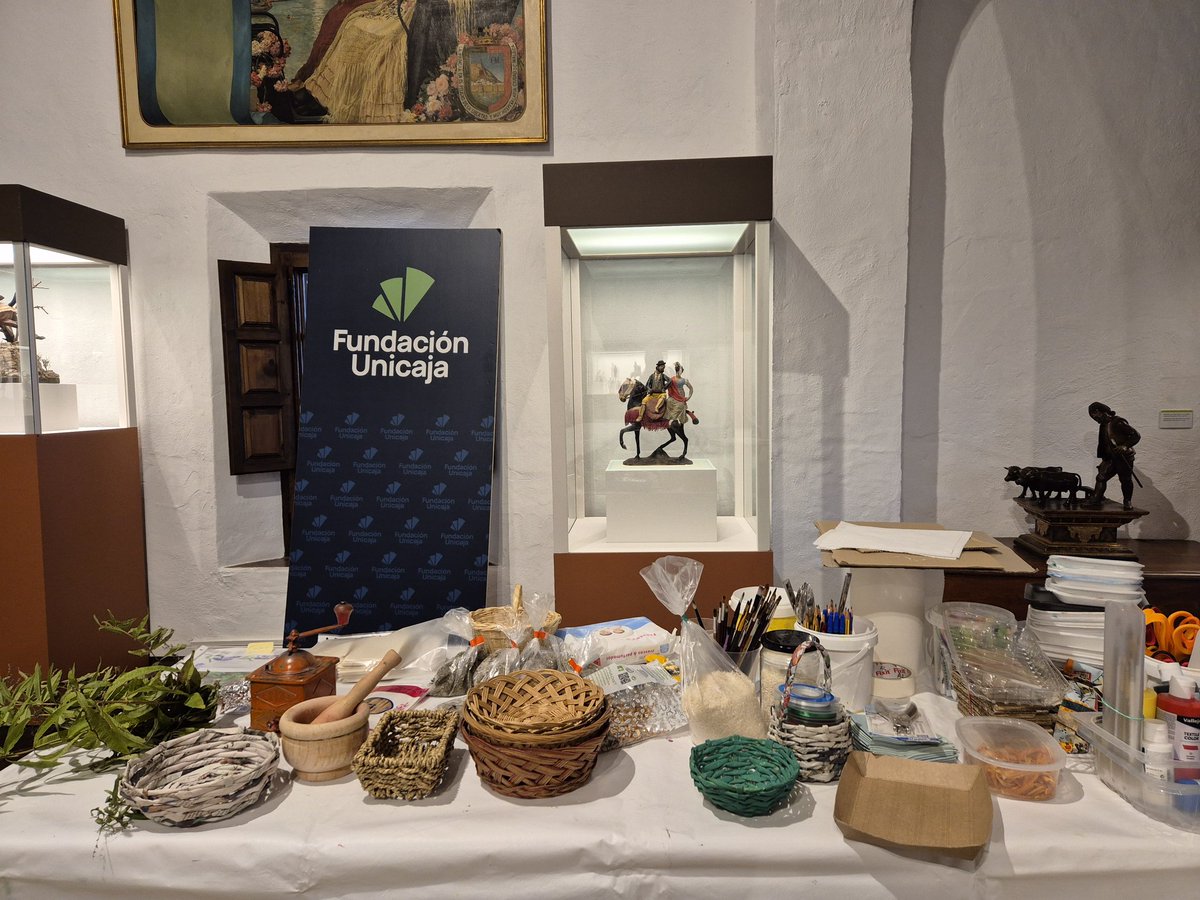 Todo preparado en el para el taller de hoy dentro del ciclo  Sábados en el #MACP de <a href="/FundUnicaja/">Fundación Unicaja</a> #especias #museos #tradicion #Malaga