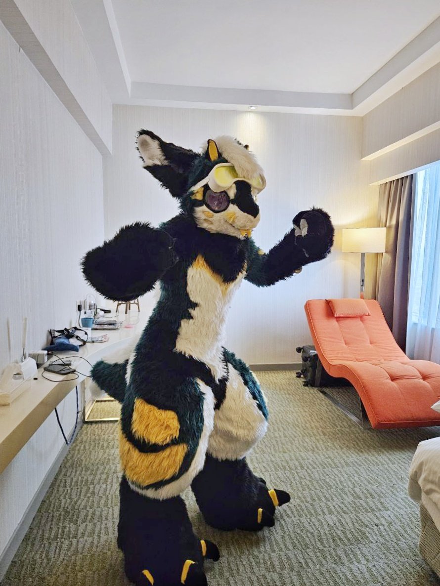 Kombu_dragon's tweet photo. Bleep!!! 👅
#FursuitFriday https://t.co/6nEGM5E5lh