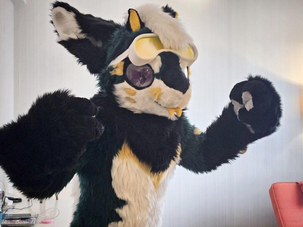 Kombu_dragon's tweet photo. Bleep!!! 👅
#FursuitFriday https://t.co/6nEGM5E5lh