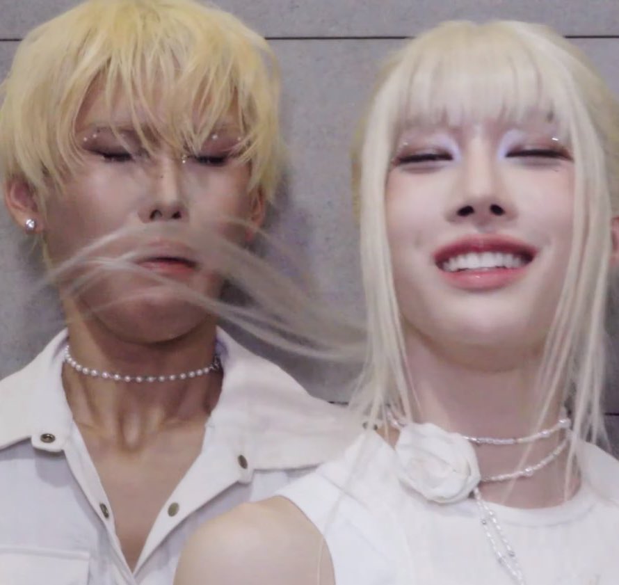 lvndrzlover's tweet image. “we have                                     “i know i
dating rumors”                         started it”