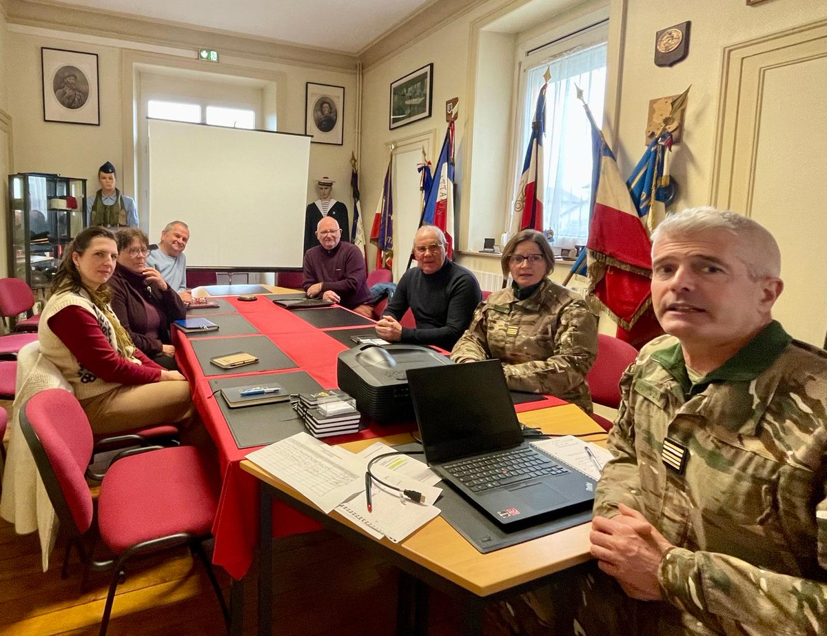 DMD_15_Cantal's tweet photo. Assise des correspondants dĂ©fense Ă la @DMD_15_Cantal: les Ă©lus de plusieurs communes du #Cantal Ă©changeaient autour dâune enquĂȘte sur leurs attentes concernant ce rĂŽle. VĂ©ritables relais citoyens les #CORDEF Ćuvrent au lien #ArmeeNation.
#TerritoireDéfense
#ForcesMorales https://t.co/GFhbIXzx8q