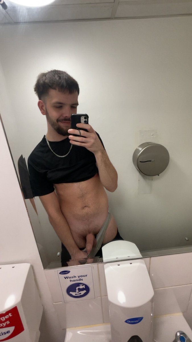 BOYFRIEND applications OPEN!! 🙌🍆 TOP, 5ft 11 , size 10.5 feet 🏳️‍🌈
#like #gay #fypviraltwitter #4youpage