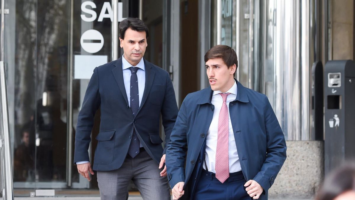 GermanGorraiz's tweet photo. ¿Por qué nadie lo denunció?
Si se hubiera confirmado que el presunto guardaespaldas de González Amador provenía del servicio de protección de la Comunidad de Madrid, Ayuso podría haber ser sido  inhabilitada por uso indebido de recursos públicos. ¿La oposición durmiendo? https://t.co/zhvi33p0uR