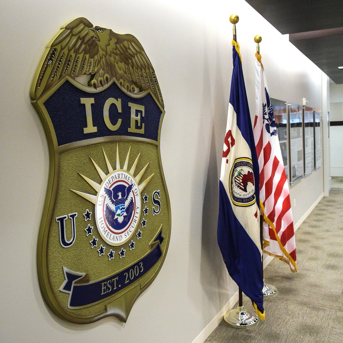 PrismeMedia's tweet image. 🇺🇸⛓️‍💥 La police de l’immigration américaine a expulsé par erreur un suspect du plus grand braquage de bijoux de l’histoire des États-Unis

Cette expulsion lui a permis d’éviter un procès pour un vol estimé à 100 millions de dollars