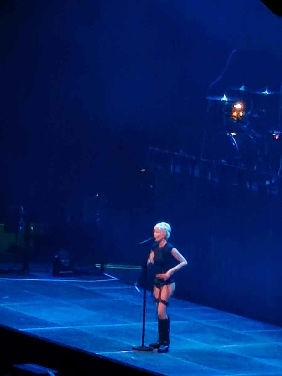 BadlandsXvick's tweet photo. WHAT DO YOU MEAN I SAW HALSEY LAST NIGHT AT BACK TO BADLANDS https://t.co/AtYMK6LCK3