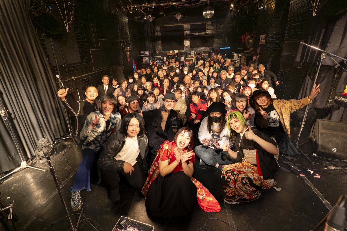 AinaOugi's tweet photo. 昨日は大扇祭ありがとうございます！！

20年間色々な事がありましたが、歌い続けてこれて本当に良かったなぁと思えた1日でした！沢山の方に見届けて頂けて超幸せでした！
沢山ワガママ聞いていただいたWild Sideにも感謝🫶

やりたい曲も呼びたい人も沢山居たのですが、お祝いに駆けつけて下さったゲストの皆様には感謝しかありません🫶またいつやれるかわからない事もありますが、鳴らし続け中でまたやれる音楽があるといいな！
そして新しい歌も歌うぞ🎤
今後とも扇愛奈をよろしくお願いいたします🔥

↓ずっとやってみたかったヤツ！