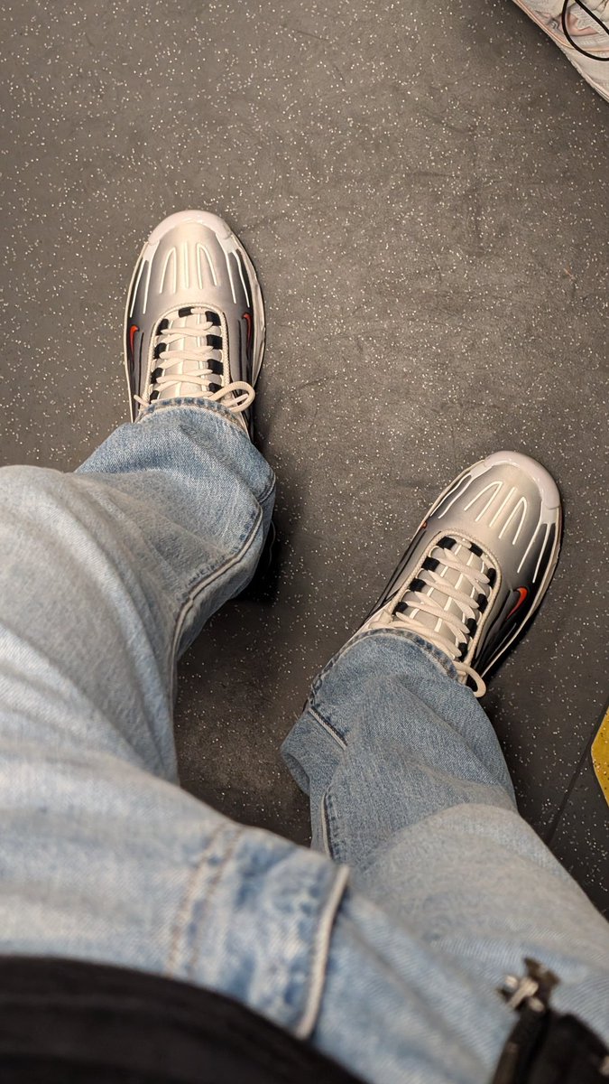 subguy_pl's tweet image. Zajebiste foto od psiaka @Kinky_Rex! To mega gość 🐶 Takie lubię dostawać #nike #TN