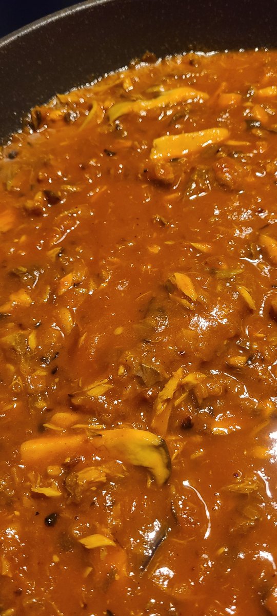 こんにちは！
お待ちかねの土曜日、エンジョイしてますか？
今夜のオススメは焼き鯖ときのこのカレーです。鯖の旨味がぎゅっとつまった一皿、お試しください。

今夜もお待ちしております！

18:30~26:00