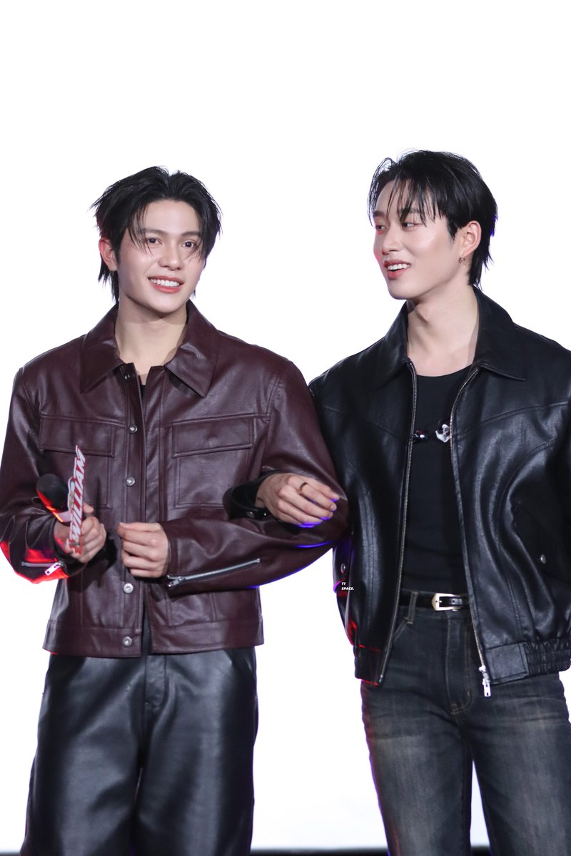 TTxSpace's tweet image. มีคนควงแขนด้วย 😌💙

WILLIAMEST ECHO IN SG

#WilliamEst1stFMinSingapore
#WilliamEst #วิลเลี่ยมเอส