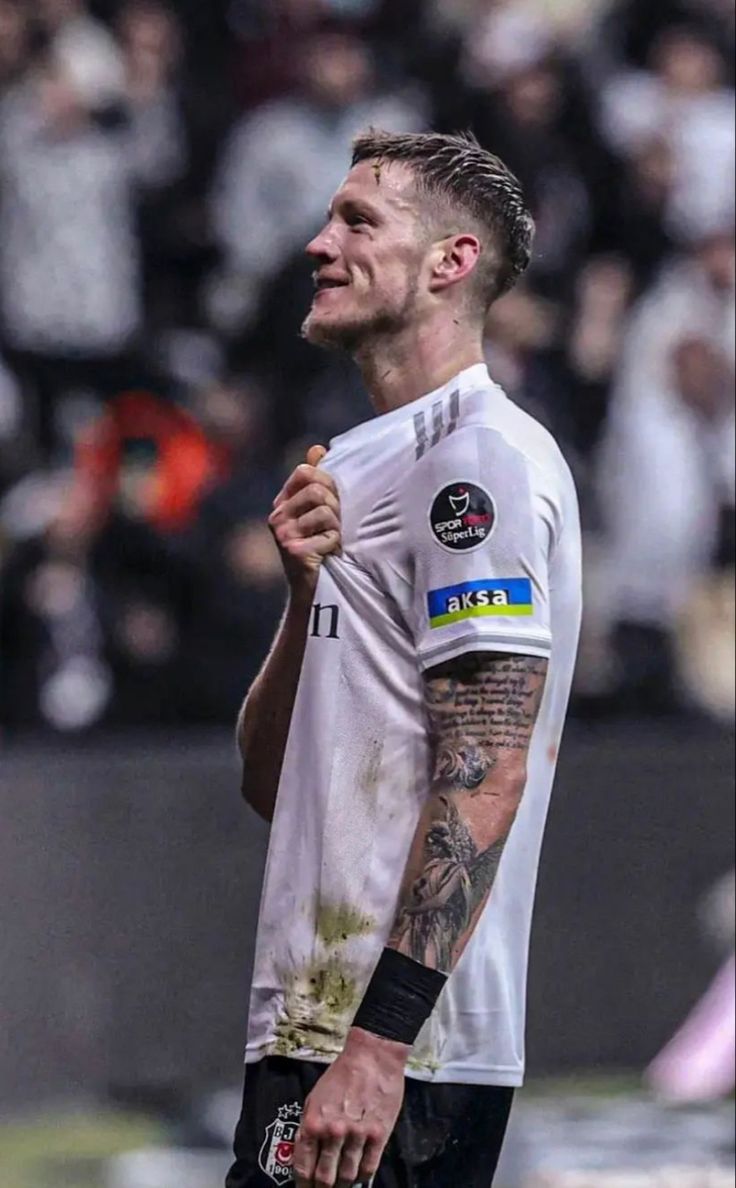 33 yaşında baba hâlâ formda geri gelse içinden geçer #WeghorstBeşiktaşa