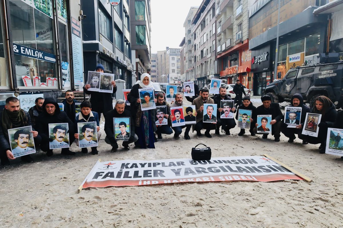 Mehmet Ertak’ın gözaltında kaybedilişinin 34.yılında bir kez daha adli ve siyasi makamları göreve çağırıyoruz.Mehmet Ertak’ın gözaltında işkence ile öldürülmesi ve bedeninin kaybedilmesi ile ilgli etkin bir soruşturma ve kovuşturma yürütülmesini sağlama görevinizi yerine getirin