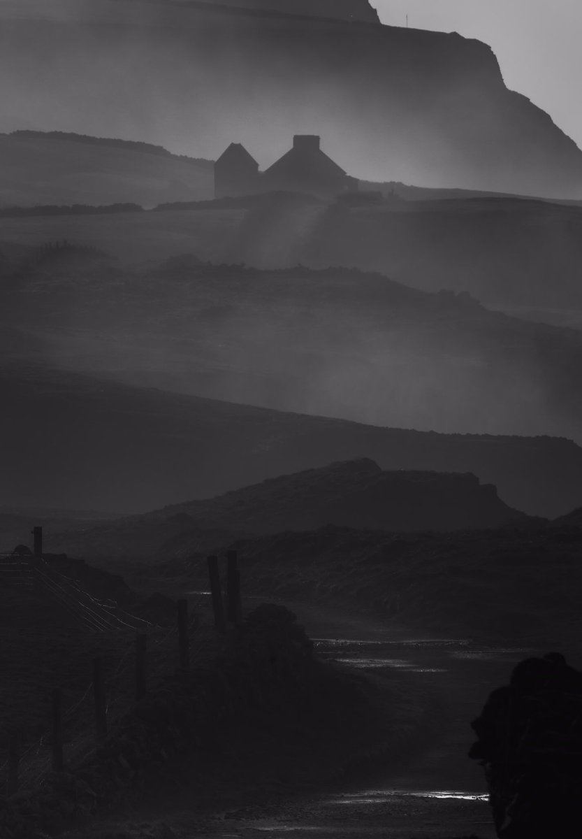 _EFarrellPhoto's tweet image. Walking home to you. 
#cliffsofmoher #doolin #ireland #mono 
May need a click for the full image.