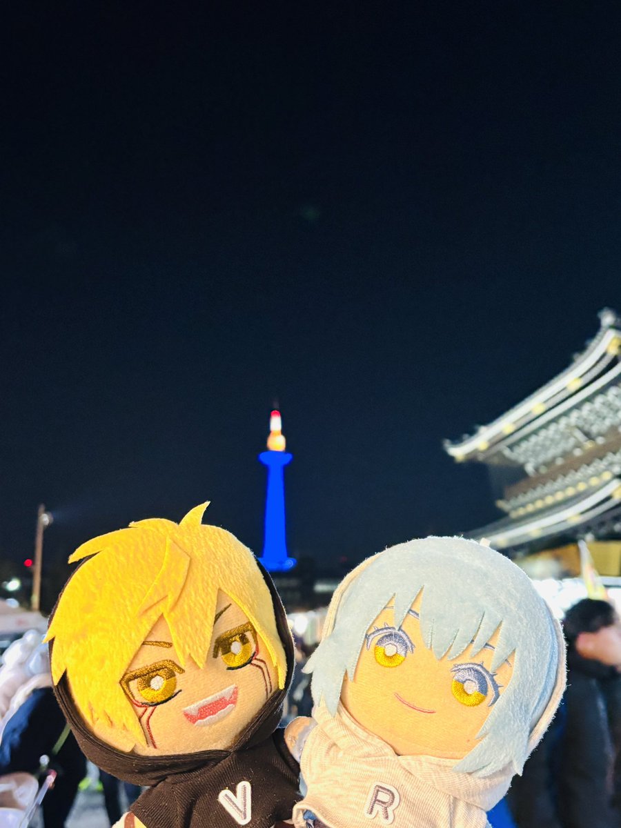 東本願寺の夜市きた！さむい〜🥶