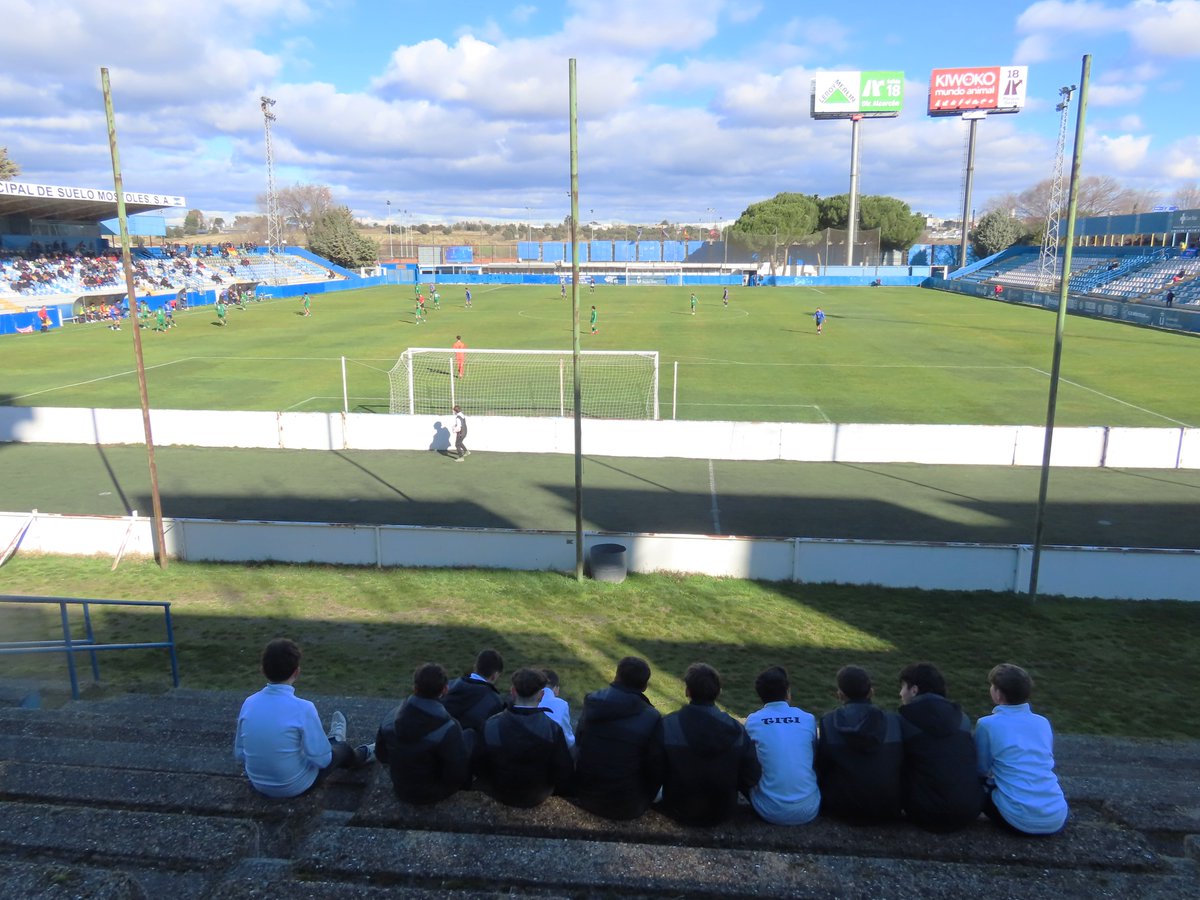 LesterEDrake's tweet image. Everyone likes El Soto, but I've only seen good crowds in playoff matches. Botti took the lead, but were overrun in the second half; 9 men on a big pitch is a big ask. Part of a great double-header ⚽️💚
⚽️@CDMostoles v @SADvillaverde 
🏆3RFEF G7
🏟️El Soto
💶8€ProLiga
📅16.01.26
