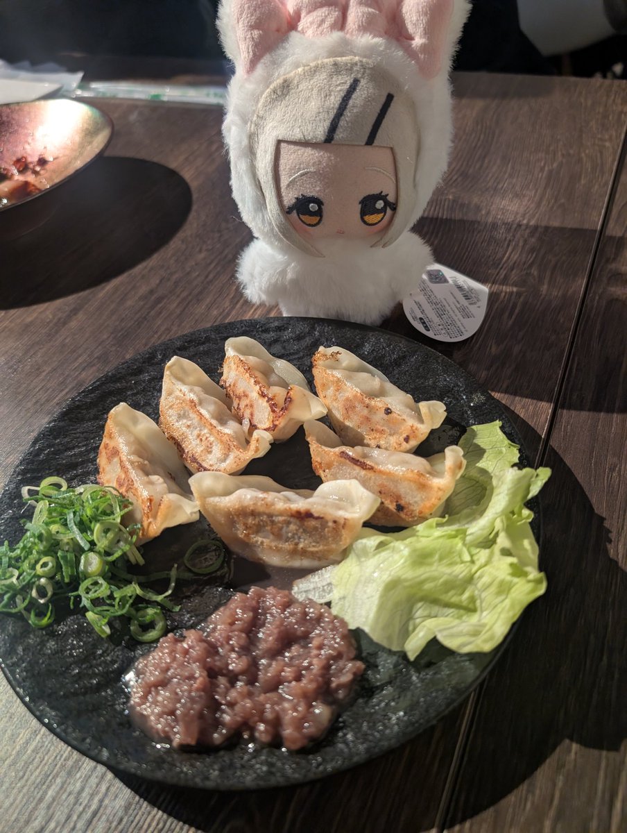 プロデューサー、見て、馬肉の餃子。

……美味しそう。 