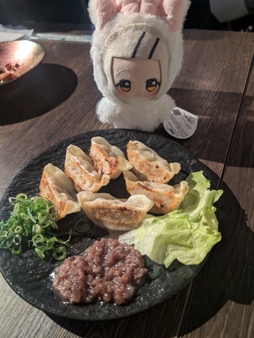 プロデューサー、見て、馬肉の餃子。

……美味しそう。 