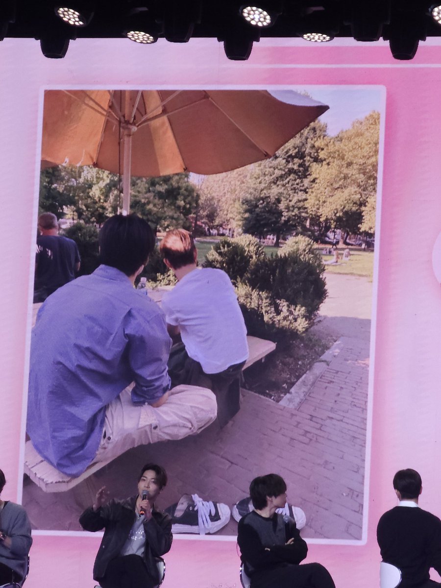 YH_IS_MINE's tweet photo. 에릭: 주연과 큐가 데이트 하고있었다

네???????????????????????????????? https://t.co/pf909pTTCY
