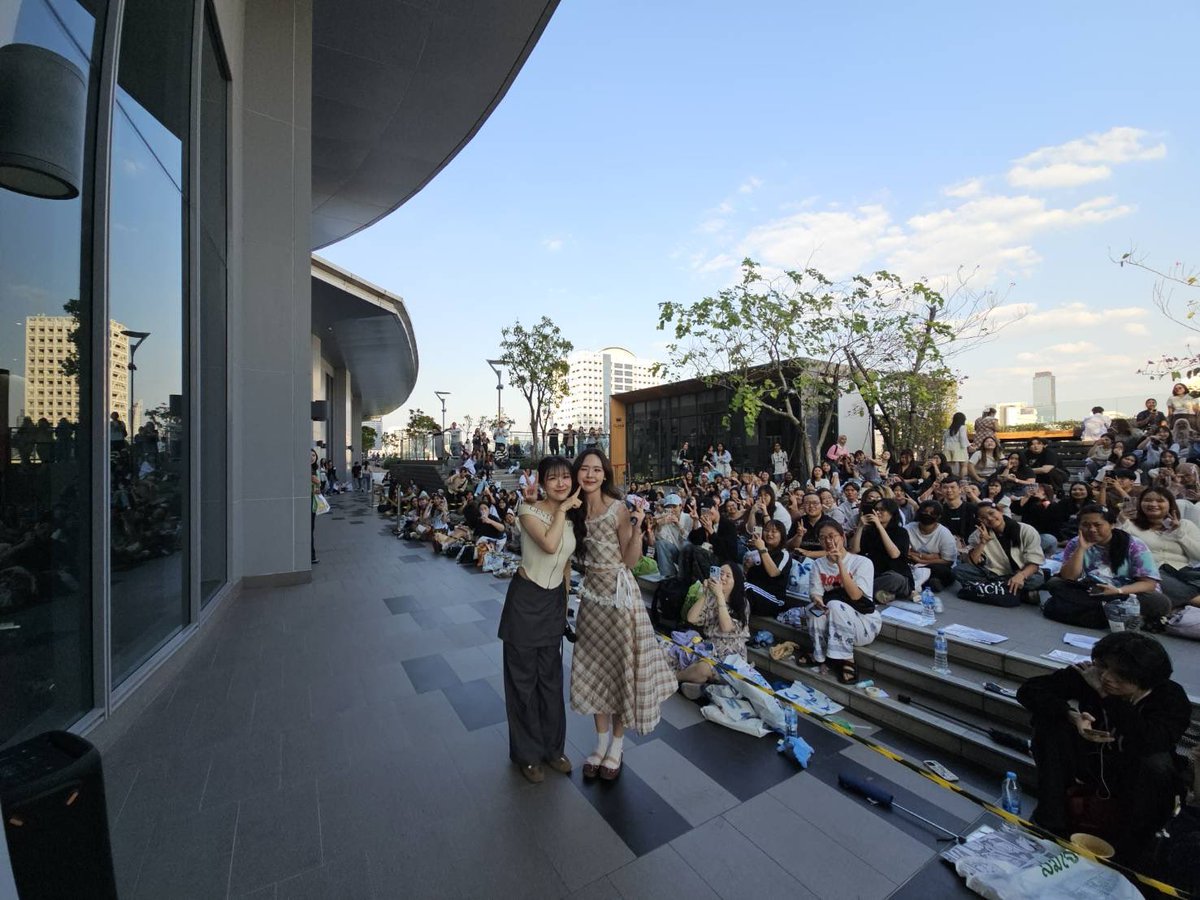 belongtodumoon's tweet image. I feel like the people are gaining twice times than their first fan sign

IM SO PROUD OF MY BABIES 😭💞✨🩷💜

JUNEMEWNICH OUR LOVE SIGN
#สนามอ่านเล่น2026xJuneMewnich
#JuneMewnich #จูนมิวนิค