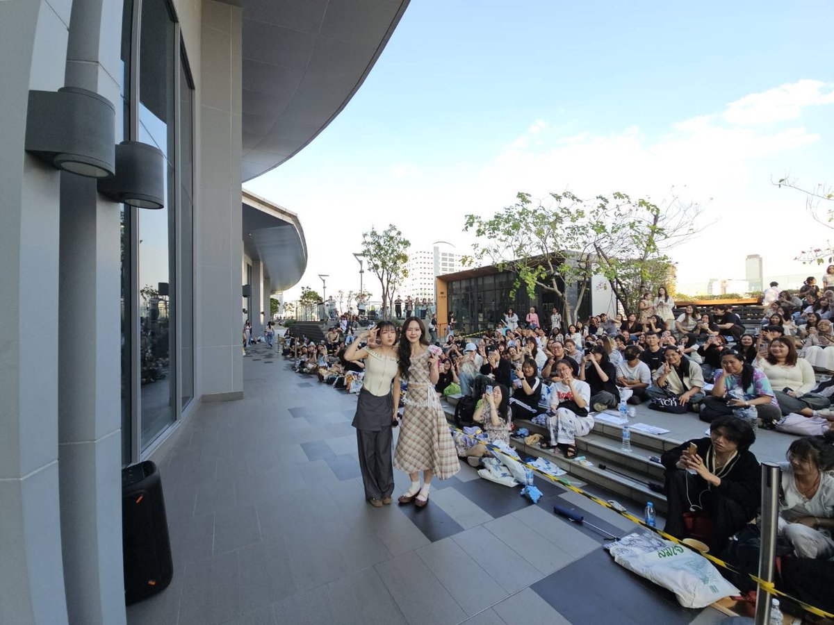 belongtodumoon's tweet image. I feel like the people are gaining twice times than their first fan sign

IM SO PROUD OF MY BABIES 😭💞✨🩷💜

JUNEMEWNICH OUR LOVE SIGN
#สนามอ่านเล่น2026xJuneMewnich
#JuneMewnich #จูนมิวนิค