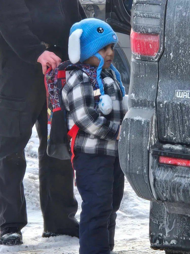 Il s’appelle Liam Ramos, il a 5 ans. Mardi, il a été capturé avec son père par la police de l'immigration, puis utilisé comme appât pour cibler sa mère. 

Imaginez. Votre enfant de 5 ans rentre de l’école maternelle, se fait enlever par des hommes armés et masqués pour être