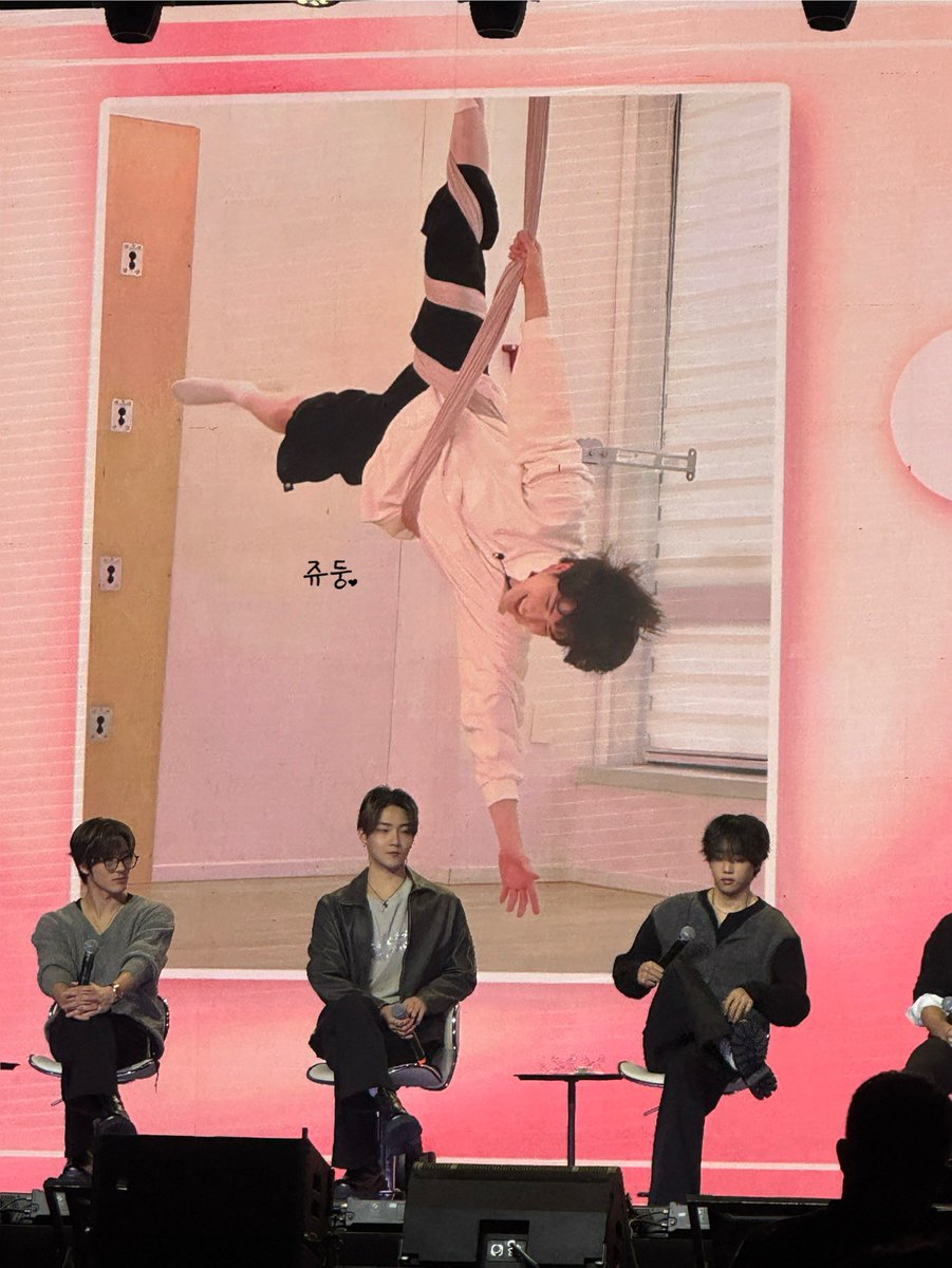 아니 왤케 웃김
영훈이 플라잉요가하는거 뉴가 찍은거래