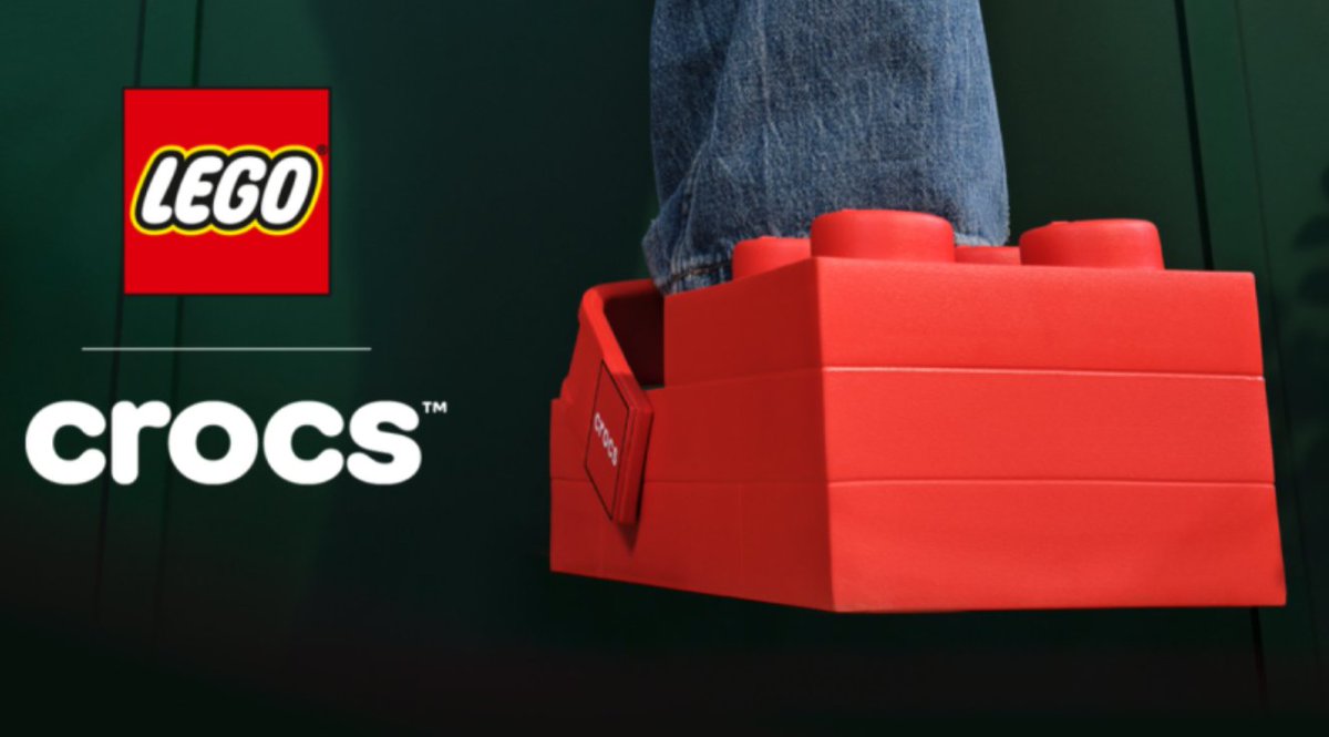 BrickFanatics's tweet photo. The upcoming LEGO Crocs Brick Clog may come with suitably oversized packaging and the footwear’s minifigure will get its own paper bag.
https://t.co/ACxXIDFrNN
#LEGO #Crocs #LEGOCrocs https://t.co/NEjNpsmcNC