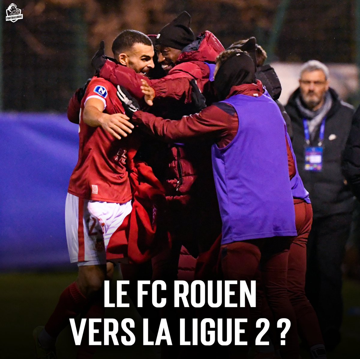 Footballogue's tweet photo. Et si le 𝗙𝗖 𝗥𝗢𝗨𝗘𝗡 revenait en Ligue 2 après 𝟮𝟮 𝗔𝗡𝗦 𝗗'𝗔𝗧𝗧𝗘𝗡𝗧𝗘 ? ❤️🤍

Initialement relégué administrativement en National 2 il y a un an et demi, le club normand est aujourd'hui 𝗟𝗘𝗔𝗗𝗘𝗥 𝗗𝗘 𝗡𝗔𝗧𝗜𝗢𝗡𝗔𝗟 après 16 journées, et surtout avant un choc contre le dauphin Dijon.

Clément Bassin, capitaine historique du club : "À force d'enchaîner les résultats, l'idée a fait son chemin. C'est devenu un objectif et on donnera tout pour l'atteindre. 𝗗𝗲́𝗳𝗲𝗻𝗱𝗿𝗲 𝗰𝗲𝘀 𝗰𝗼𝘂𝗹𝗲𝘂𝗿𝘀 𝗲𝗻 𝗟𝟮, 𝗰𝗲 𝘀𝗲𝗿𝗮𝗶𝘁 𝘂𝗻 𝗿𝗲̂𝘃𝗲 !" (L'Équipe)

Leur dernière saison en deuxième division remonte à 2003-2004, ce serait beau de revoir ce club historique à cet échelon du foot français ! 🤩