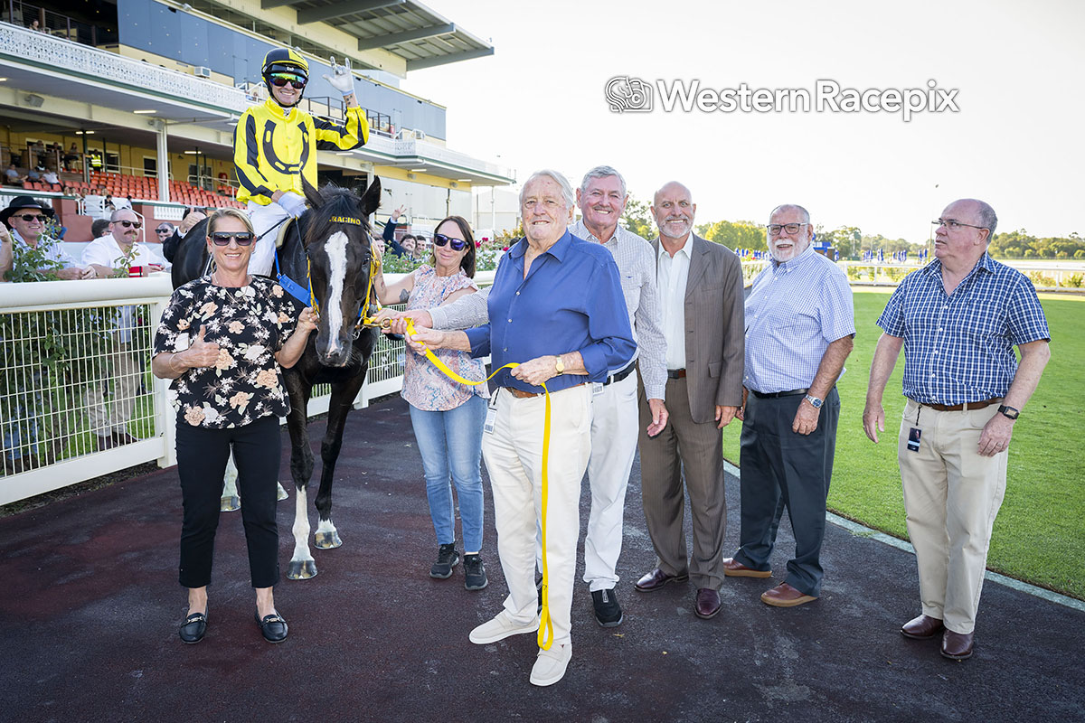 Western Racepix tweet media