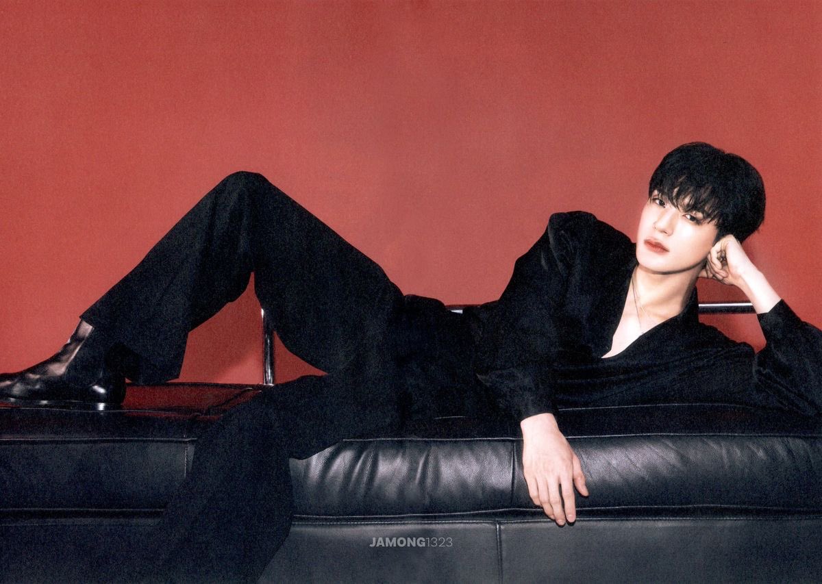 aijiyw's tweet photo. THE jeno pose 🫦 https://t.co/gin2p64IwL