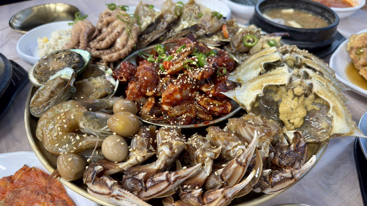 Target_Zero70's tweet image. 푸짐하게 먹은 저녁

오랜만에 부모님 뵈러 왔는데 
정말 맛있게 먹은 간장게장

서울에는 이런스타일 간장게장이 있나요?