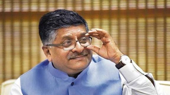 सवर्ण समाज को ऐसे कालनेमियों से दूर रहना चाहिए, खासकर कायस्थ समाज को।
रवि शंकर प्रसाद उस कमेटी का हिस्सा रहे हैं जिसने UGC के नियम बनाए। एक बार भी नहीं सोचा गया कि इन नियमों से कायस्थ समाज के बच्चों को बिना वजह फँसाया जा सकता है।
18 साल के छोटे-छोटे बच्चों का भविष्य तबाह किया जा