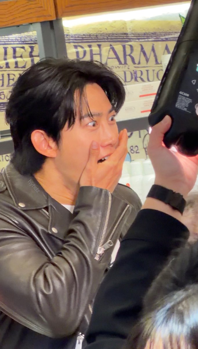 你的表情⋯⋯⋯

이 안 보이면 남신
이 보이면 바보야......

#옥택연 #2pm #oktaecyeon #玉澤演